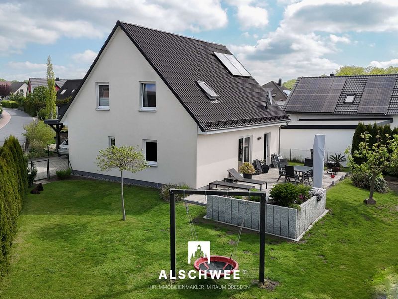 ***EXKLUSIV*** Einfamilienhaus BJ. 2016, massiv, Einbauküche und grünen Garten – im Dresdner Norden